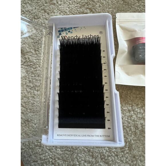 Wendy Lashes Eyelash Extensions, Easy Fan 0.07-C-17, With Eyelash Glue, New - Picture 3 of 4